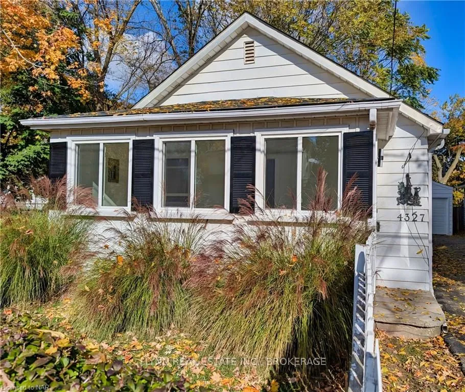 4327 ELLIS St, Niagara Falls, ON L2E 1H2