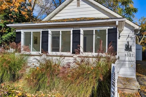 4327 ELLIS St, Niagara Falls, ON L2E 1H2