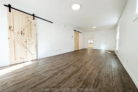 4327 ELLIS St, Niagara Falls, ON L2E 1H2