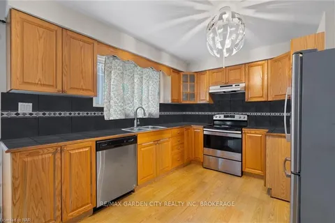 93 SILVAN Dr, Welland, ON L3C 6C1