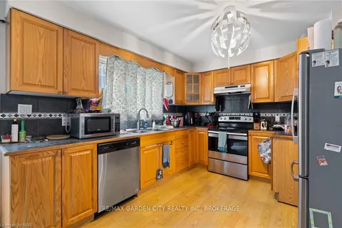 93 SILVAN Dr, Welland, ON L3C 6C1