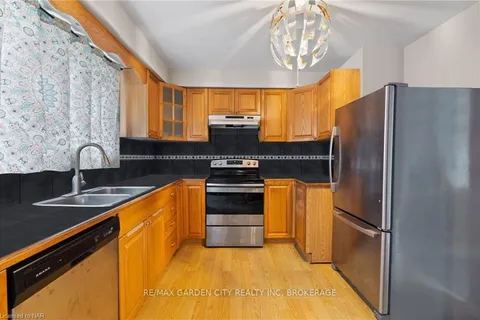 93 SILVAN Dr, Welland, ON L3C 6C1