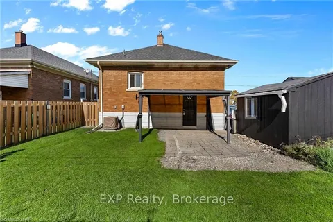 5130 HURON St, Niagara Falls, ON L2E 2J9