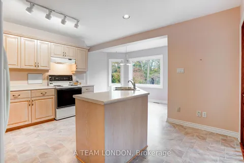 14 Fawn Crt, London, ON N5X 3X3