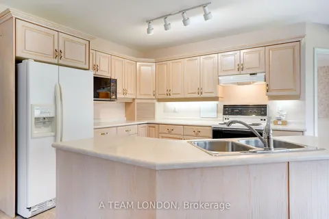 14 Fawn Crt, London, ON N5X 3X3