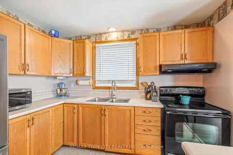 18 Latzer Cres, Brantford, ON N3V 1E1