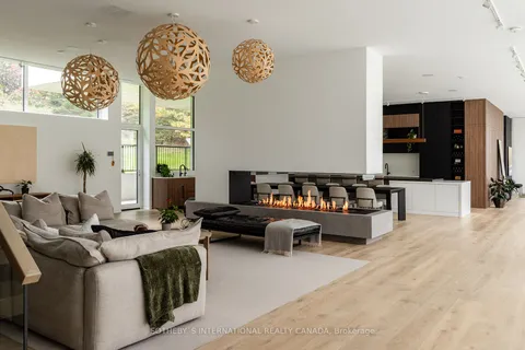 66 Weirs Lane, Hamilton, ON L9H 5E3