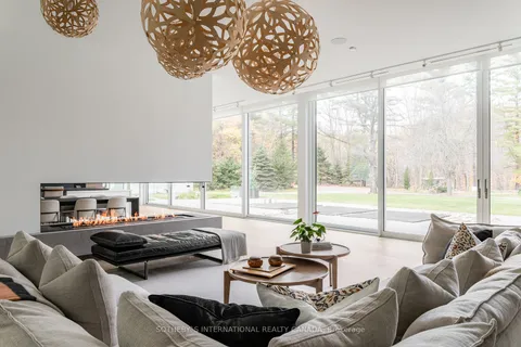 66 Weirs Lane, Hamilton, ON L9H 5E3