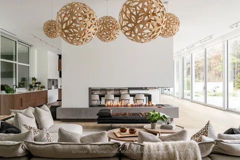 66 Weirs Lane, Hamilton, ON L9H 5E3