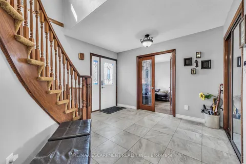113 Valera Dr, Hamilton, ON L8E 4T6