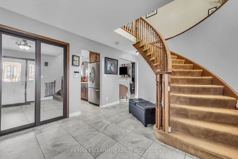 113 Valera Dr, Hamilton, ON L8E 4T6