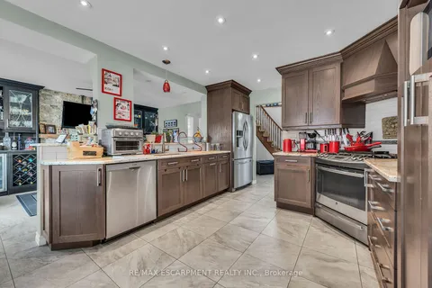 113 Valera Dr, Hamilton, ON L8E 4T6