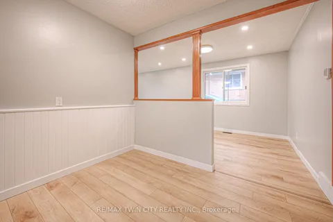 18 Bosworth Cres, Kitchener, ON N2E 1Z1