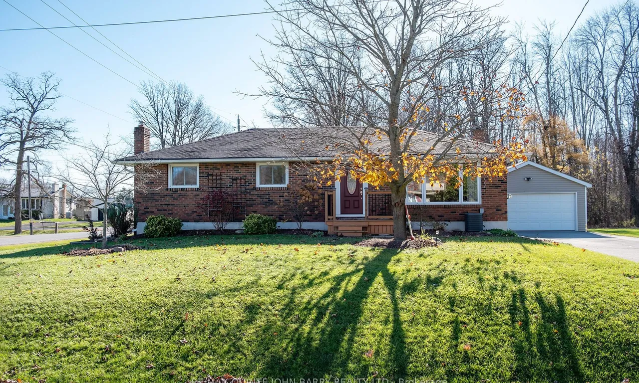 35 Anne St, Quinte West, ON K8V 0M3