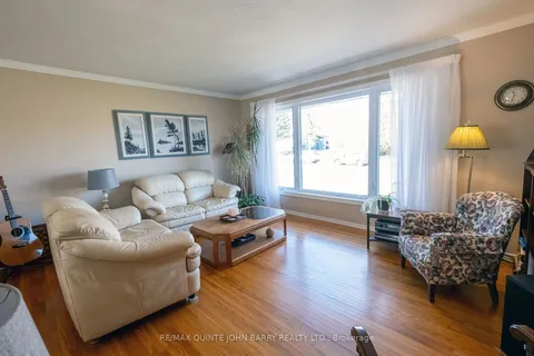 35 Anne St, Quinte West, ON K8V 0M3