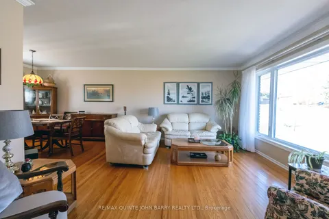 35 Anne St, Quinte West, ON K8V 0M3