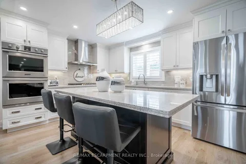 35 Quincy Crt, Hamilton, ON L8W 2T5