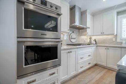 35 Quincy Crt, Hamilton, ON L8W 2T5