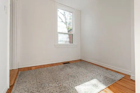 325 Hunter St, Hamilton, ON L8P 1S5