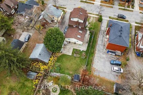 16 Dunbar Rd, Waterloo, ON N2L 2C7