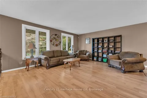 465 Old Onondaga Rd, Brant, ON N3T 5L4
