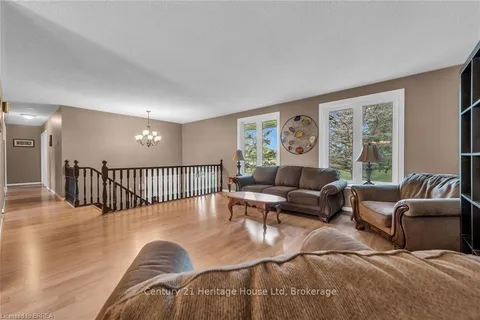 465 Old Onondaga Rd, Brant, ON N3T 5L4
