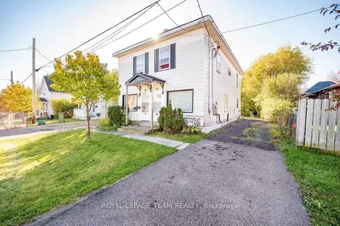 450-452 D&apos;ARCY St, Pembroke, ON K8A 6B3