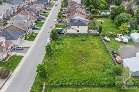 877 CONTOUR St, Orleans - Convent Glen and Area, ON K1W 1G2