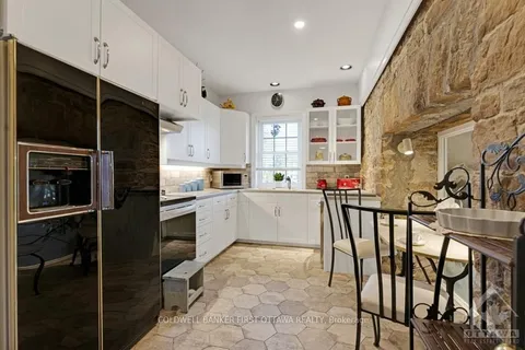 5B LEWIS St, Perth, ON K7H 1M6