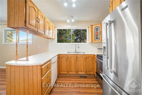 2426 MAGNUS Ave, Elmvale Acres and Area, ON K1G 1J6