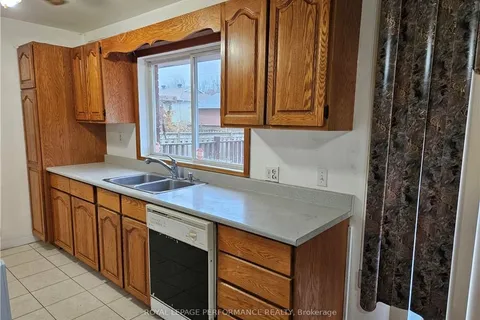 1203 PRINCESS St, Cornwall, ON K6J 1S2