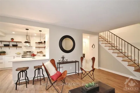 83 GRADY Cres, South of Baseline to Knoxdale, ON K2H 5S2