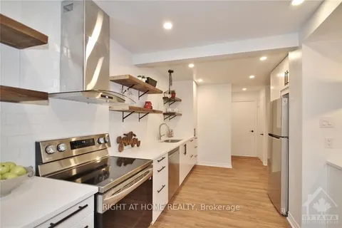 83 GRADY Cres, South of Baseline to Knoxdale, ON K2H 5S2