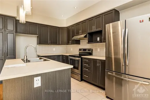 264 DOLCE Cres, Blossom Park - Airport and Area, ON K1X 0B3