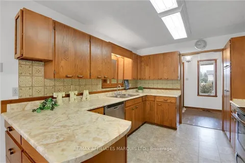 27 HOOPLE St, South Stormont, ON K0C 1M0