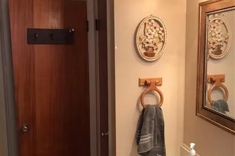 18 MANOR Dr, Brockville, ON K6V 3E6