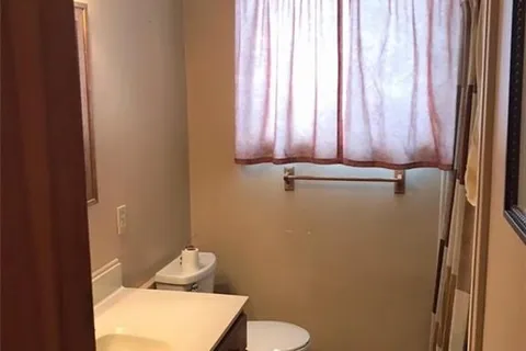 18 MANOR Dr, Brockville, ON K6V 3E6