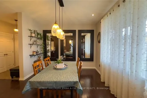 755 OAKGLADE Ave, Kanata, ON K2M 0B5