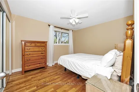 1191 CASTLE HILL Cres, Belair Park - Copeland Park and Area, ON K2C 2B1