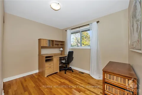 1191 CASTLE HILL Cres, Belair Park - Copeland Park and Area, ON K2C 2B1