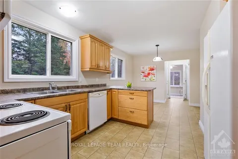 6544 SILVER MAPLE Lane, Greely - Metcalfe - Osgoode - Vernon and Area, ON K4P 1E2