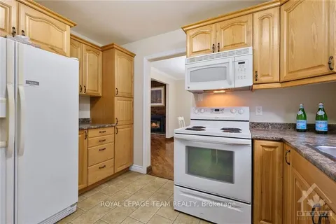 6544 SILVER MAPLE Lane, Greely - Metcalfe - Osgoode - Vernon and Area, ON K4P 1E2