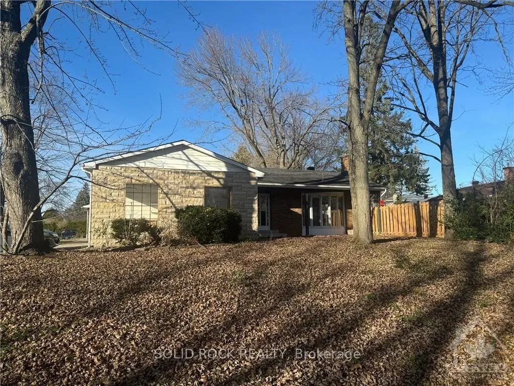 7 WESTPARK Dr, Blackburn Hamlet, ON K1B 3H8