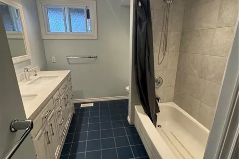 7 WESTPARK Dr, Blackburn Hamlet, ON K1B 3H8