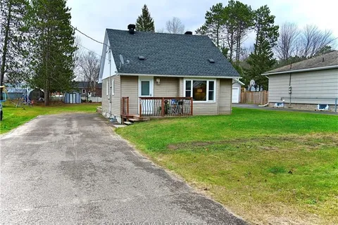 53 JOSEPH St, Laurentian Hills, ON K0J 1J0