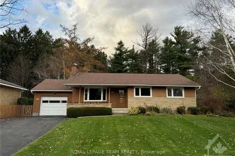 93 BURNBANK St, Tanglewood - Grenfell Glen - Pineglen, ON K2G 0H5