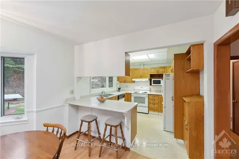 93 BURNBANK St, Tanglewood - Grenfell Glen - Pineglen, ON K2G 0H5