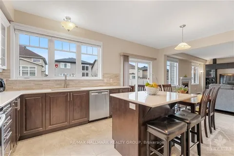 379 ANDALUSIAN Cres, Kanata, ON K2V 0C3