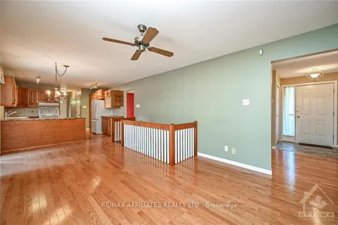 2 MAPLERIDGE Lane, Rideau Lakes, ON K7A 4S5