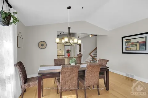 23 BRINTON Ave, Qualicum - Bruce Farm - Greenbelt and Area, ON K2H 6W6